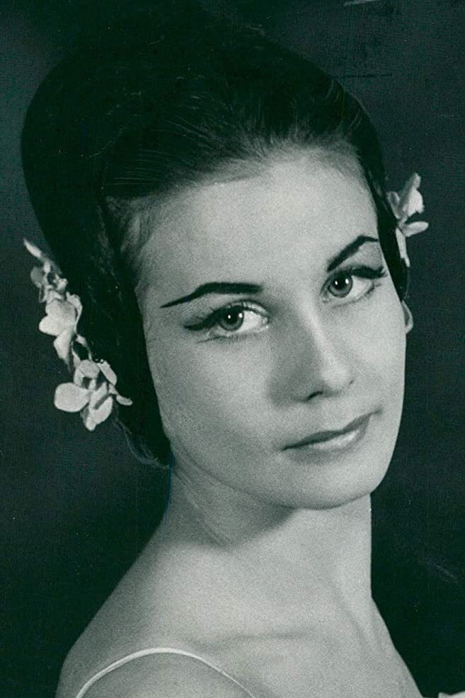 Lucette Aldous backdrop