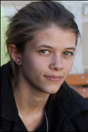 Léonie Berthonnaud backdrop