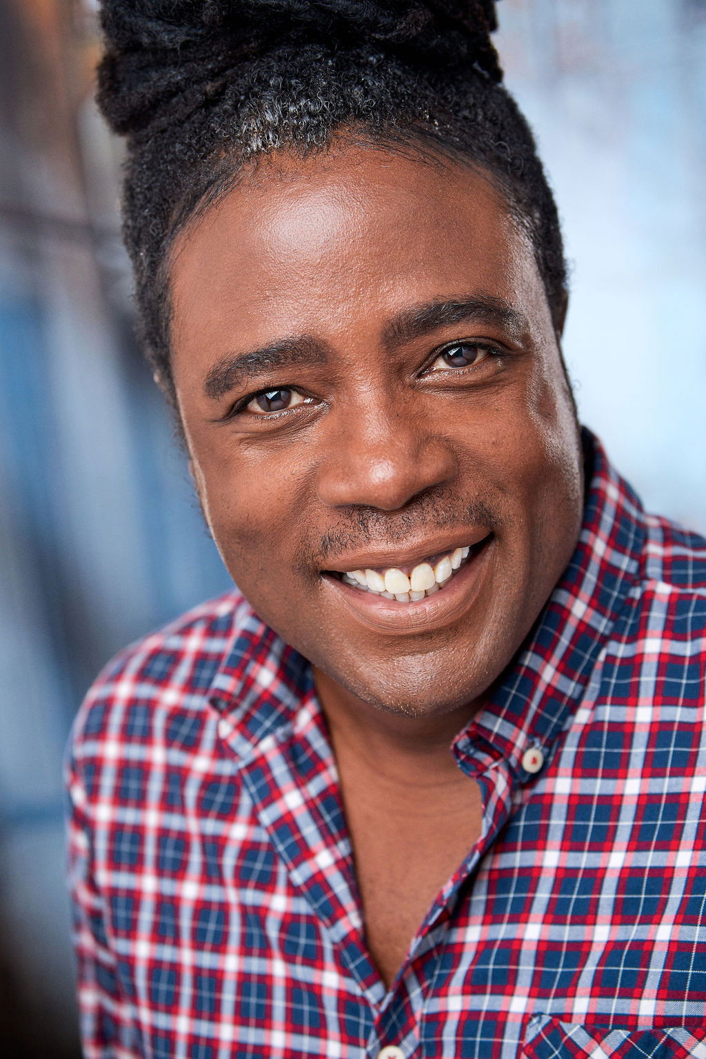 Tamir Yardenne backdrop