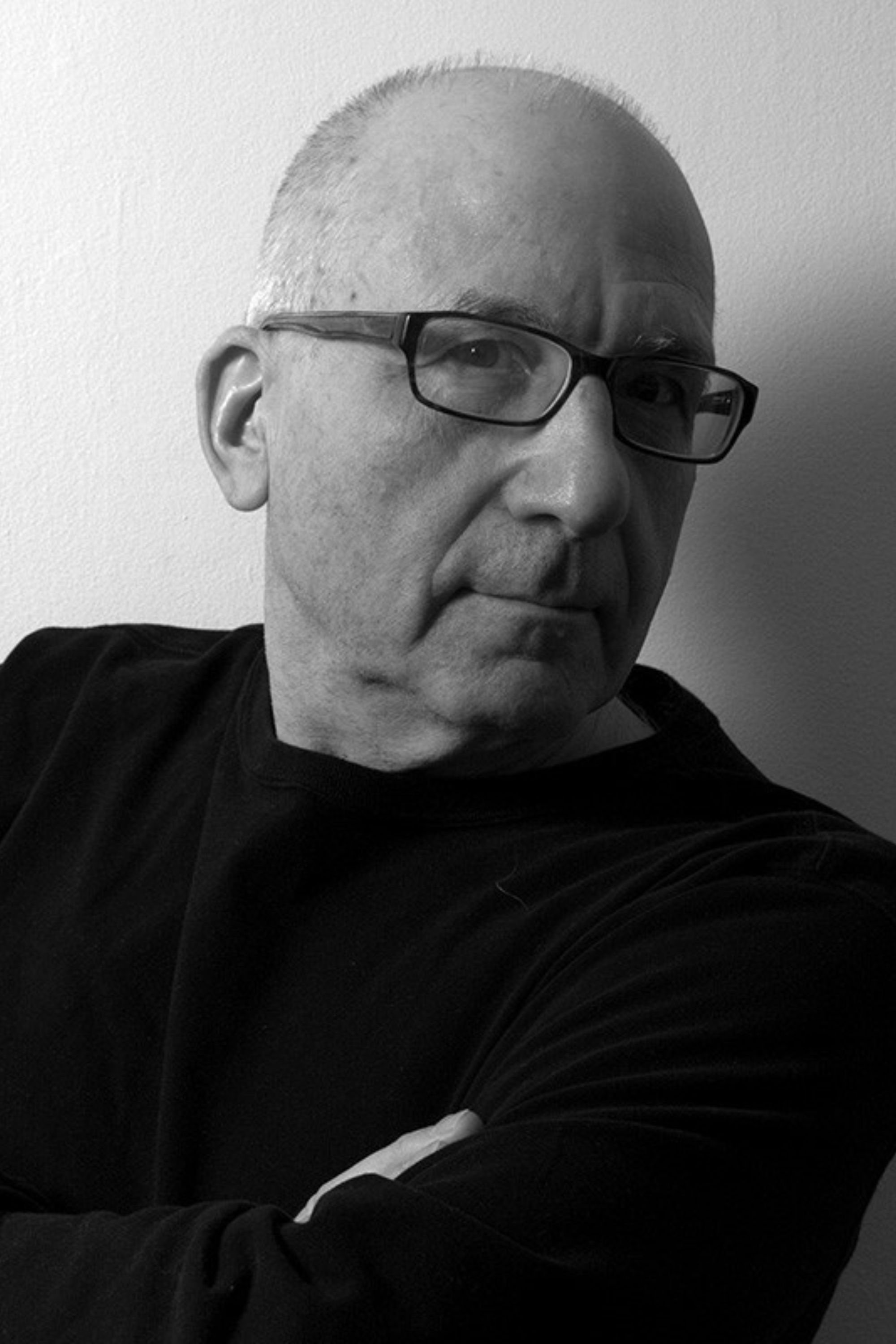 Leonard Yakir backdrop