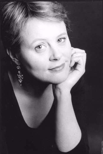 Hjördis Thébault backdrop