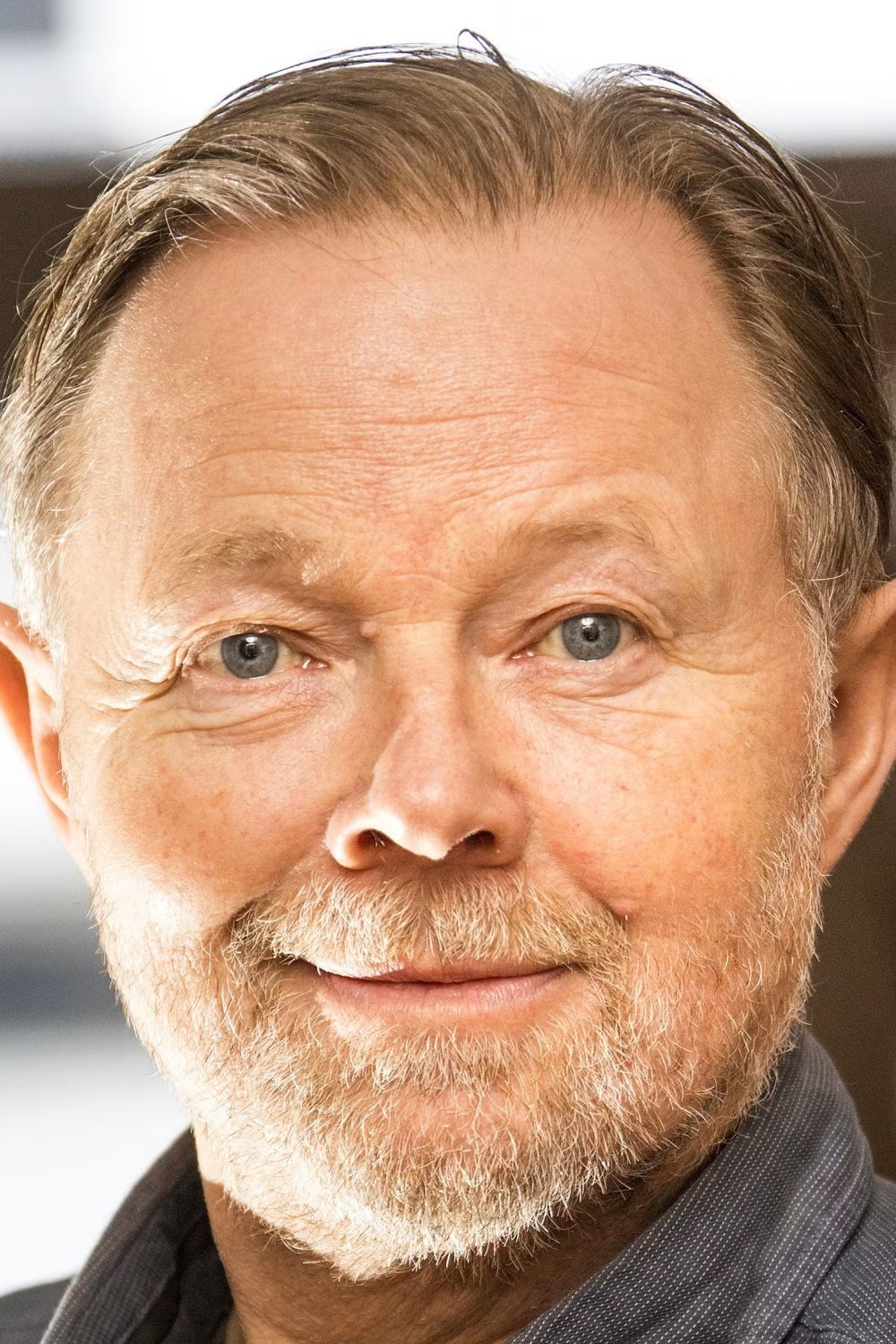 Jesper Asholt backdrop