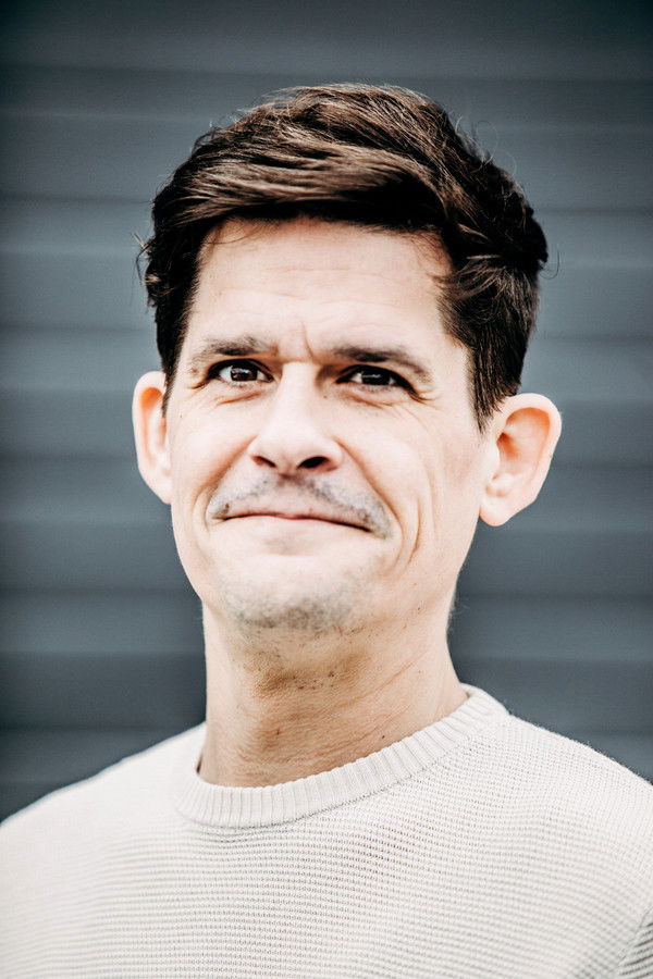 Tom Ternest backdrop