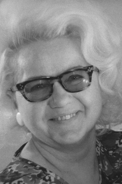 Anneliis Simm backdrop