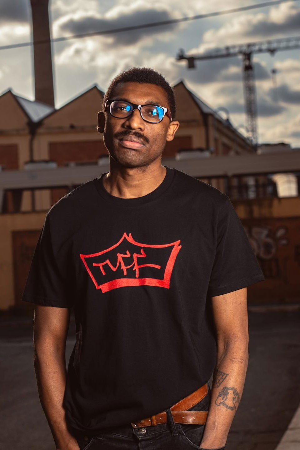 Betanì Mapunzo backdrop