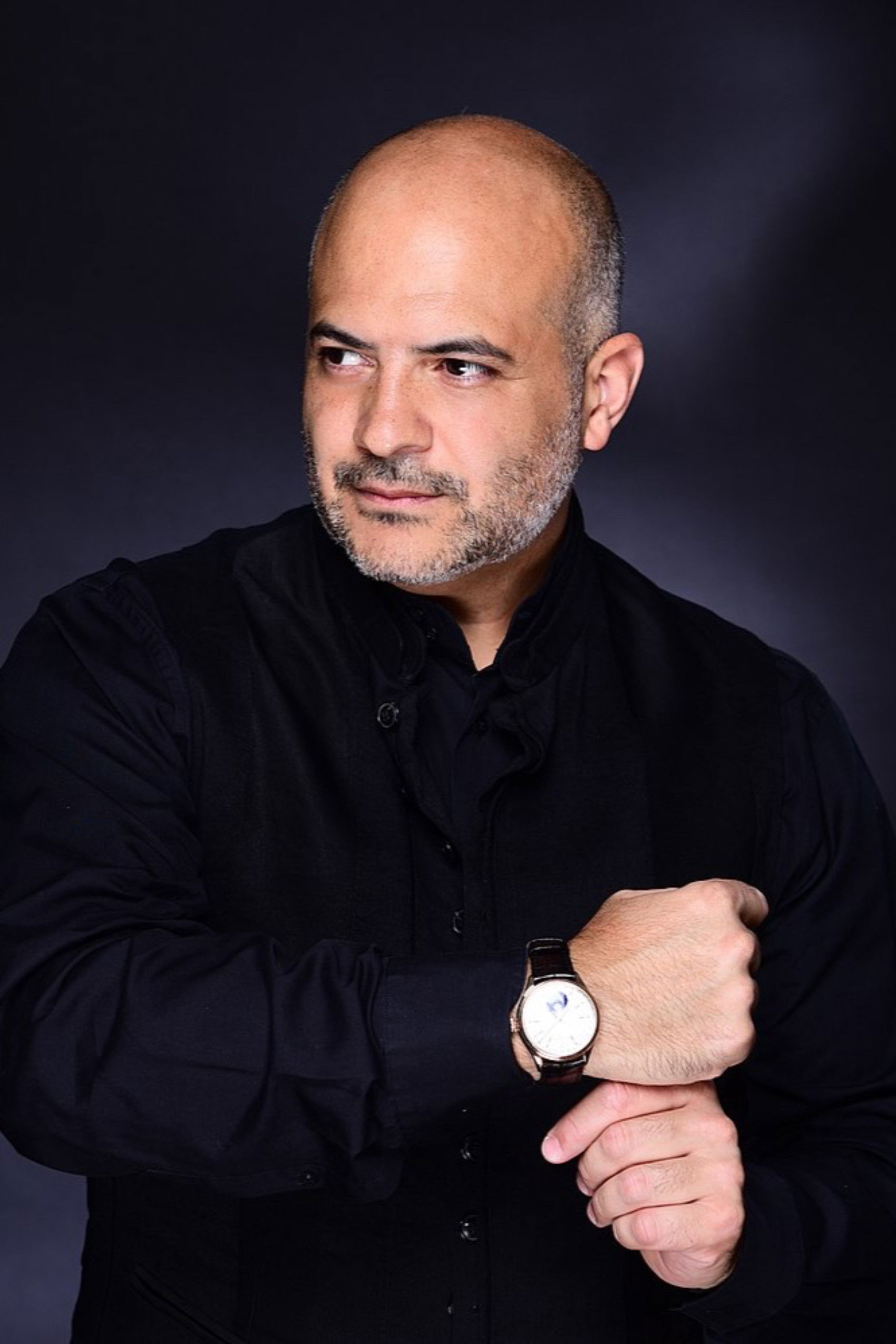 Gaston Rivero backdrop