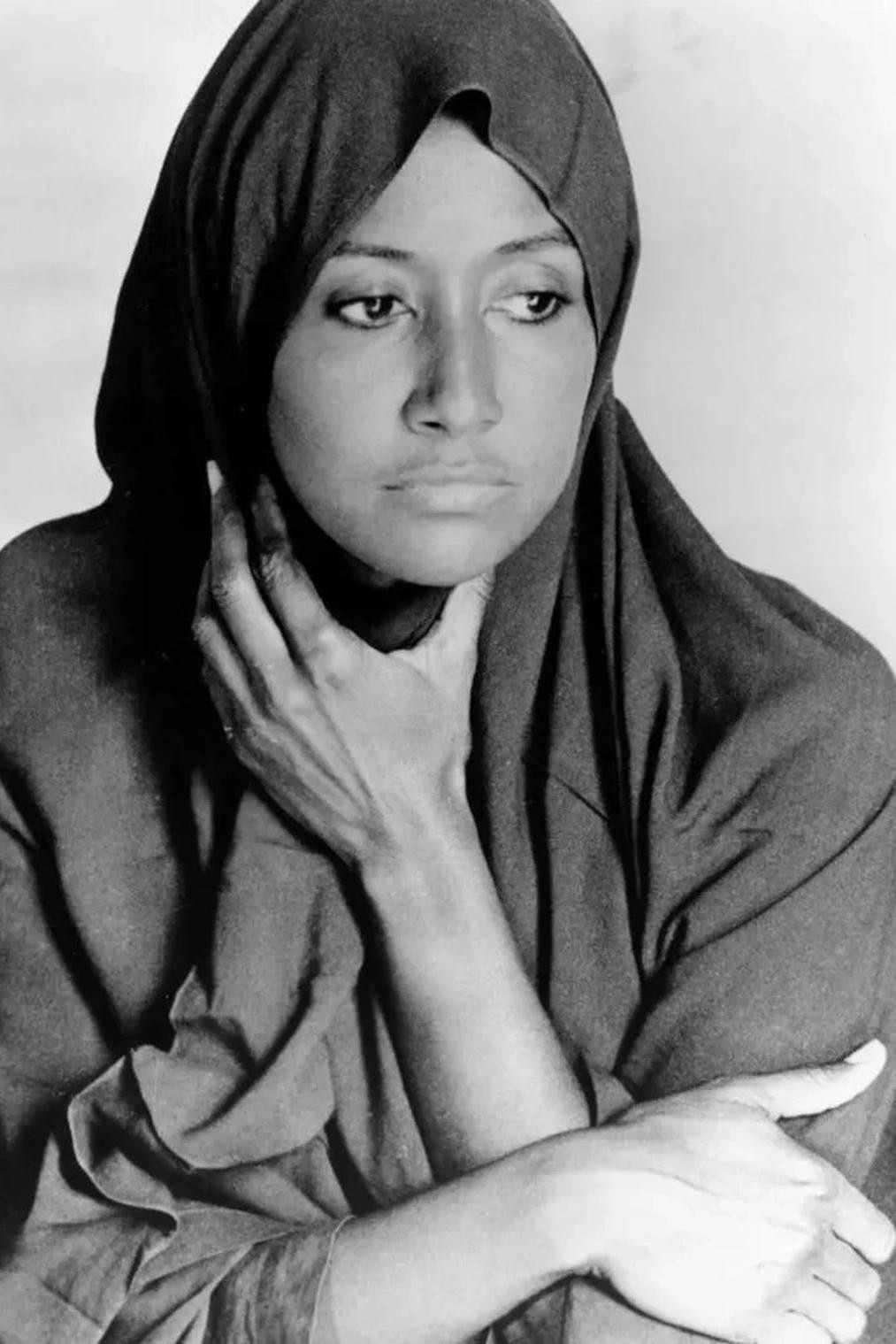 Elisa Andrade backdrop