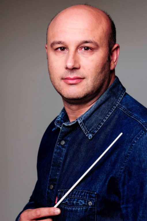 Riccardo Frizza backdrop