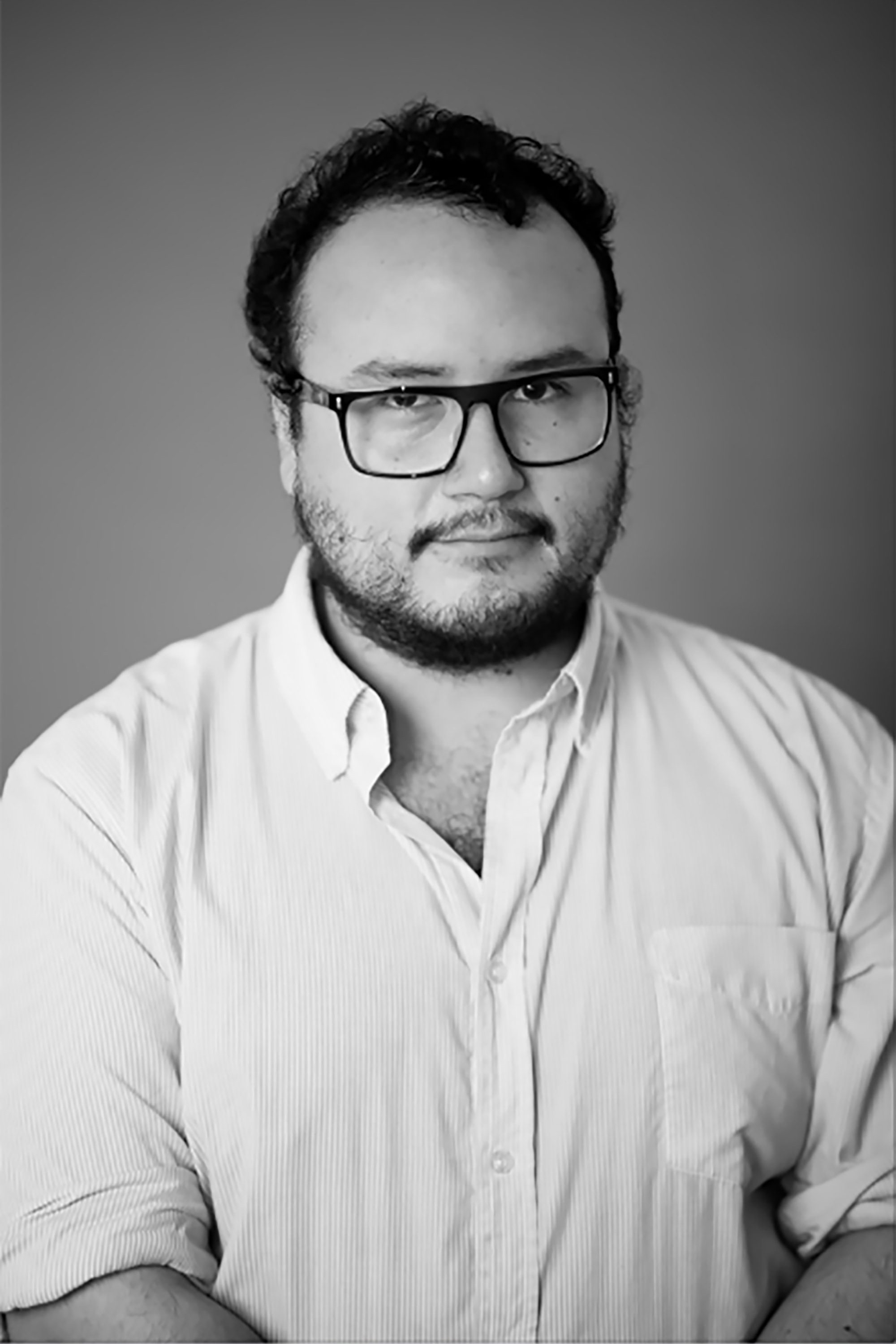 Roberto Doveris backdrop