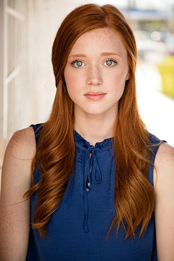 Chloe Ray Warmoth backdrop