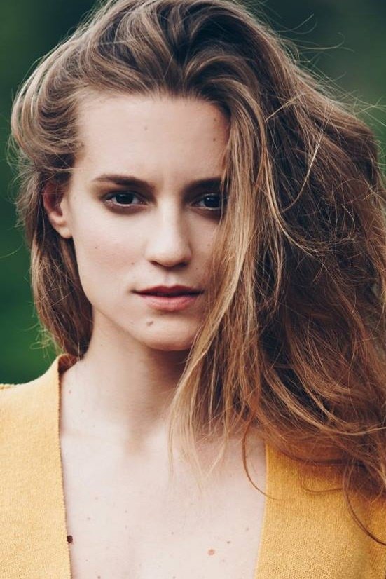 Dóra Sztarenki backdrop