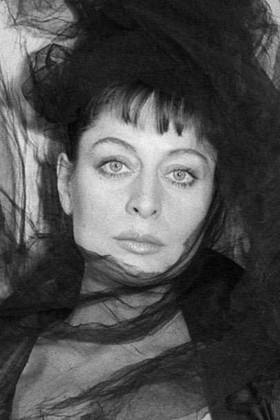 Livia Cerini backdrop