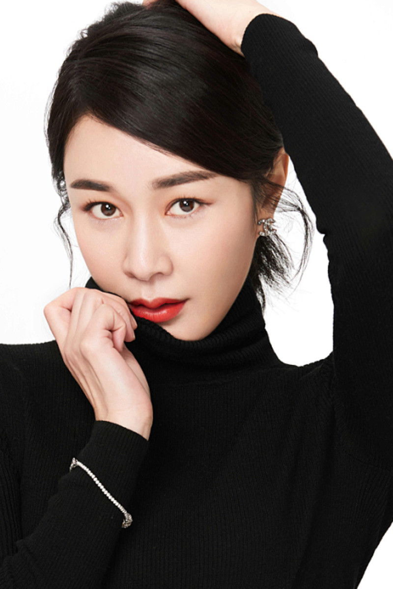 Hu Rongrong backdrop