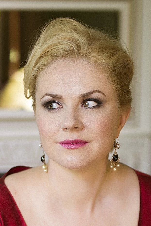 Sofia Fomina backdrop