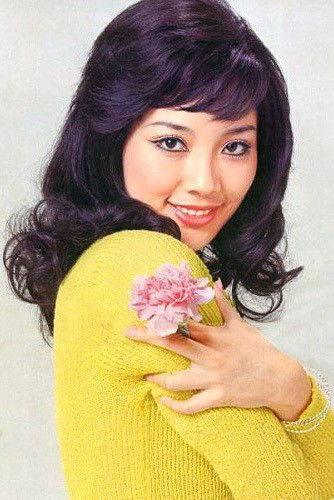 Fong Yi-Jan backdrop