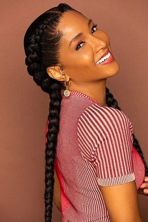 Noree Victoria backdrop