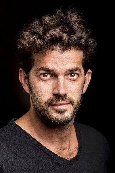 Shlomi Tapiaro backdrop