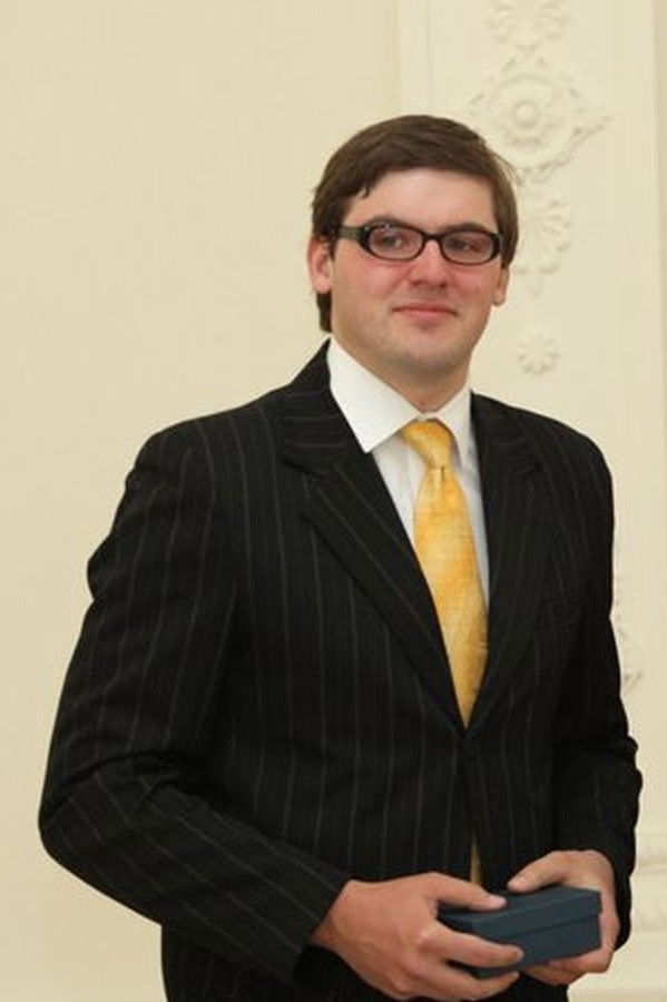 Justinas Piliponis backdrop