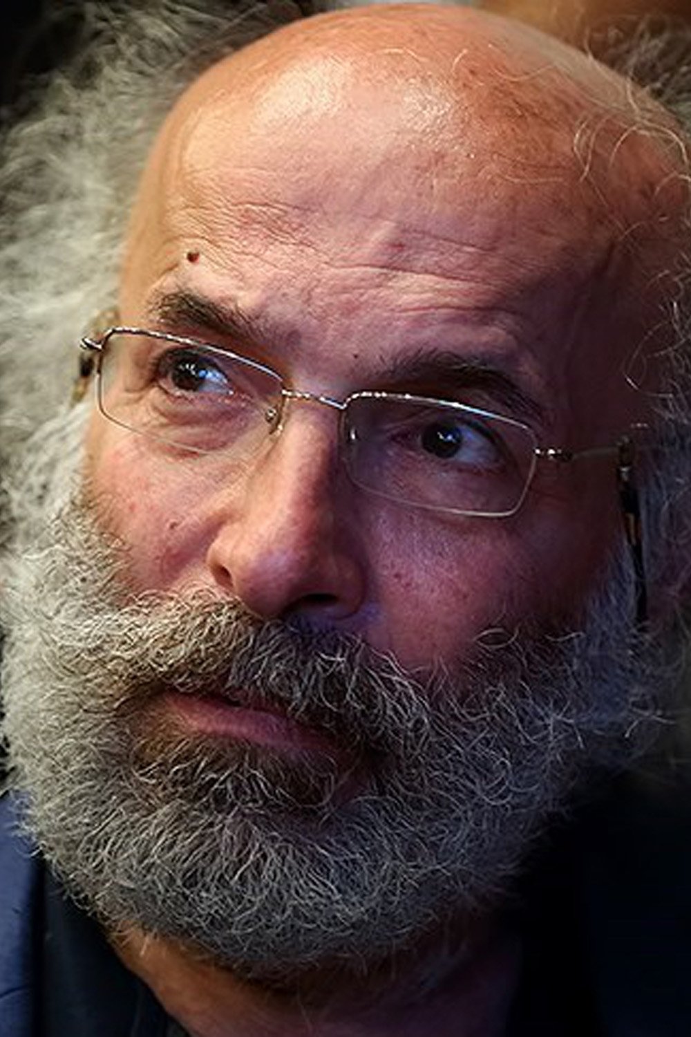 Kianush Ayyari backdrop