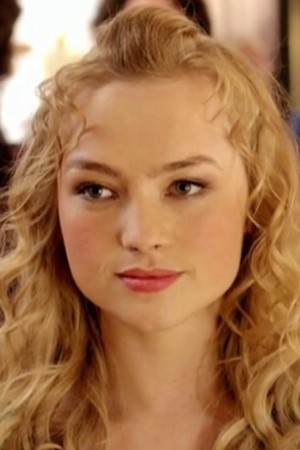 Kyra Sophia Kahre backdrop