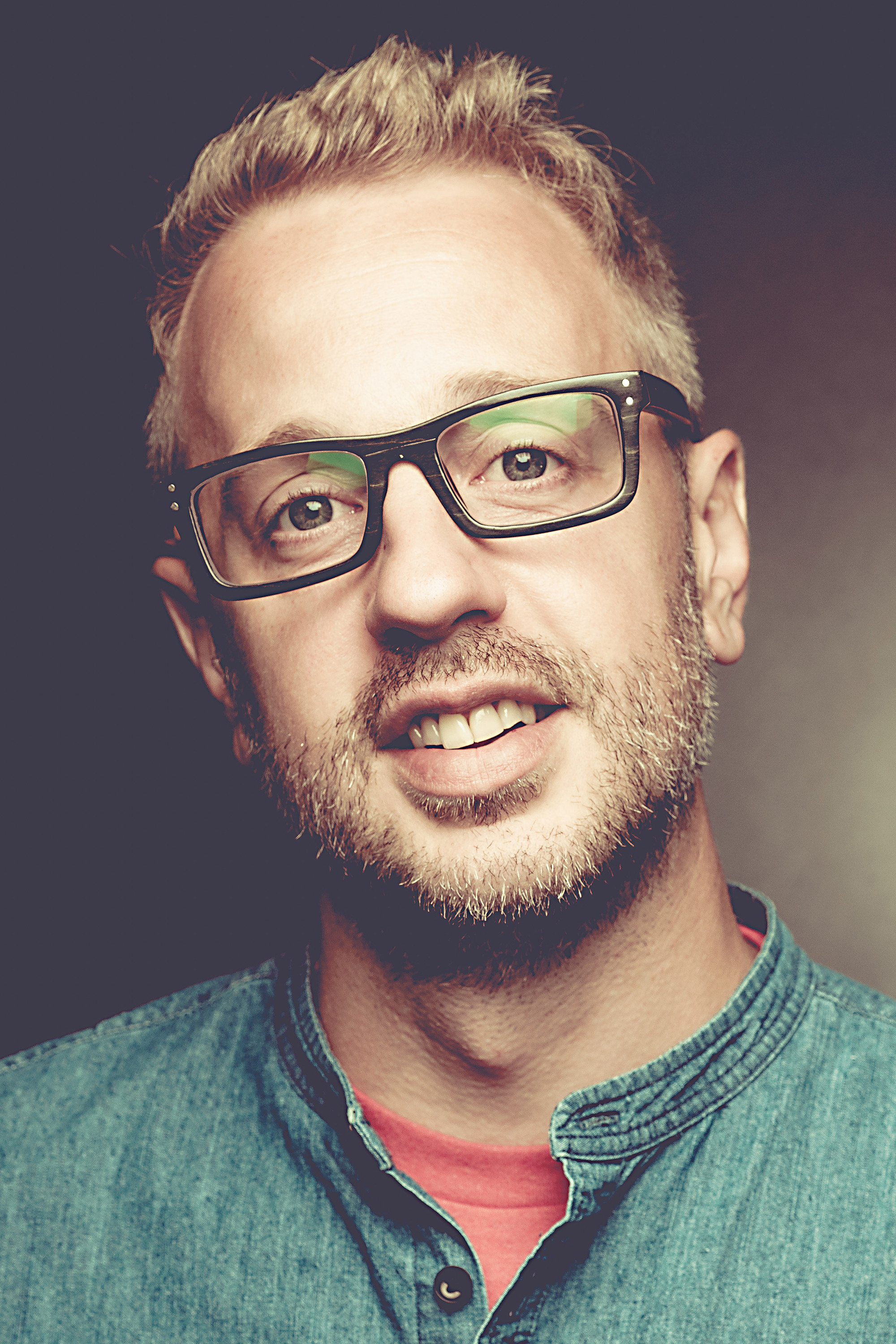 Martin Perizzolo backdrop