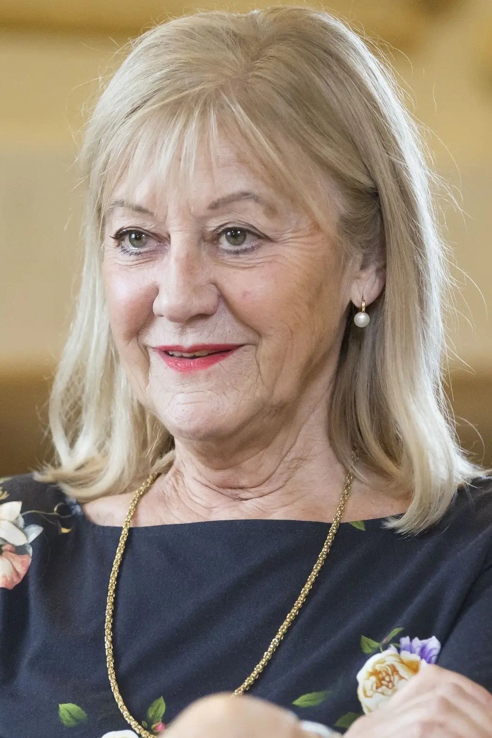 Susanne Leutenegger backdrop