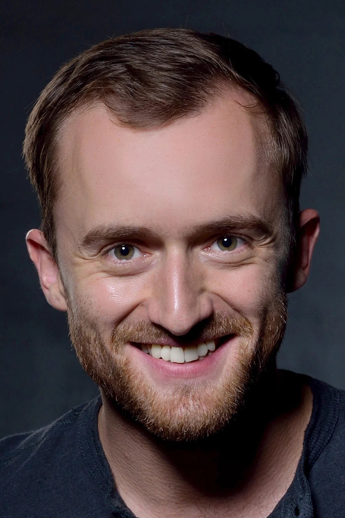 Sergey Godin backdrop