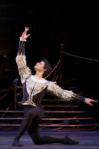 Thiago Soares backdrop