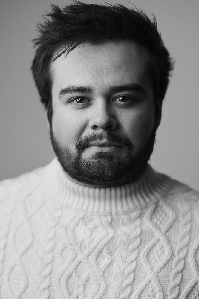 Damian Thüne backdrop