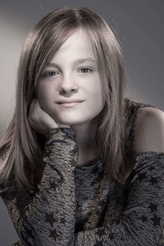 Fantine Harduin backdrop