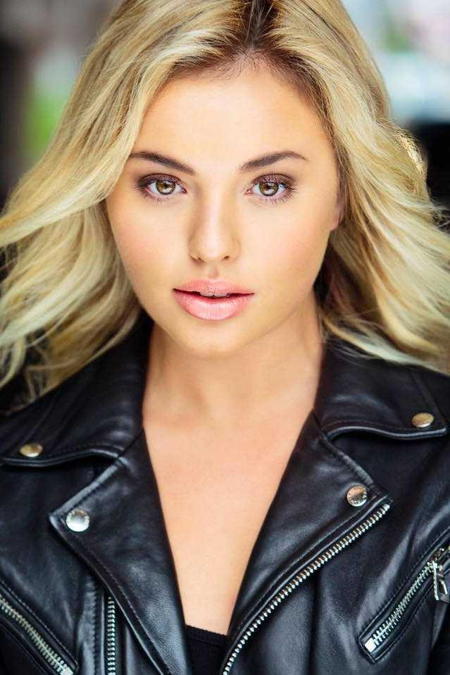 Victoria Baldesarra backdrop