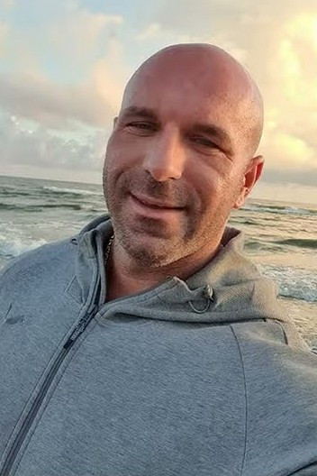 Rafał Iwaniuk backdrop