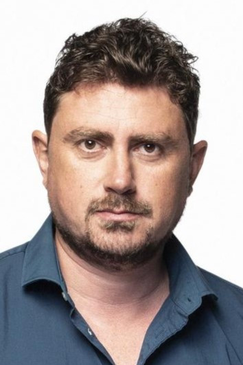 Ersin Kiris backdrop