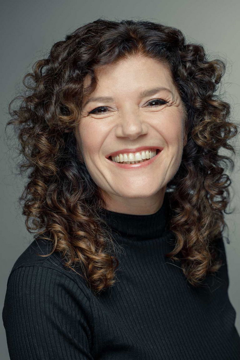 Dainara Toffoli backdrop