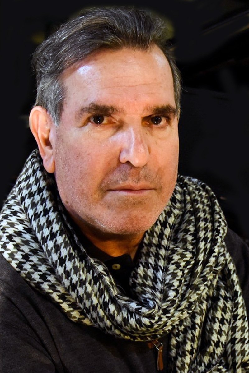 Gabriel Chwojnik backdrop