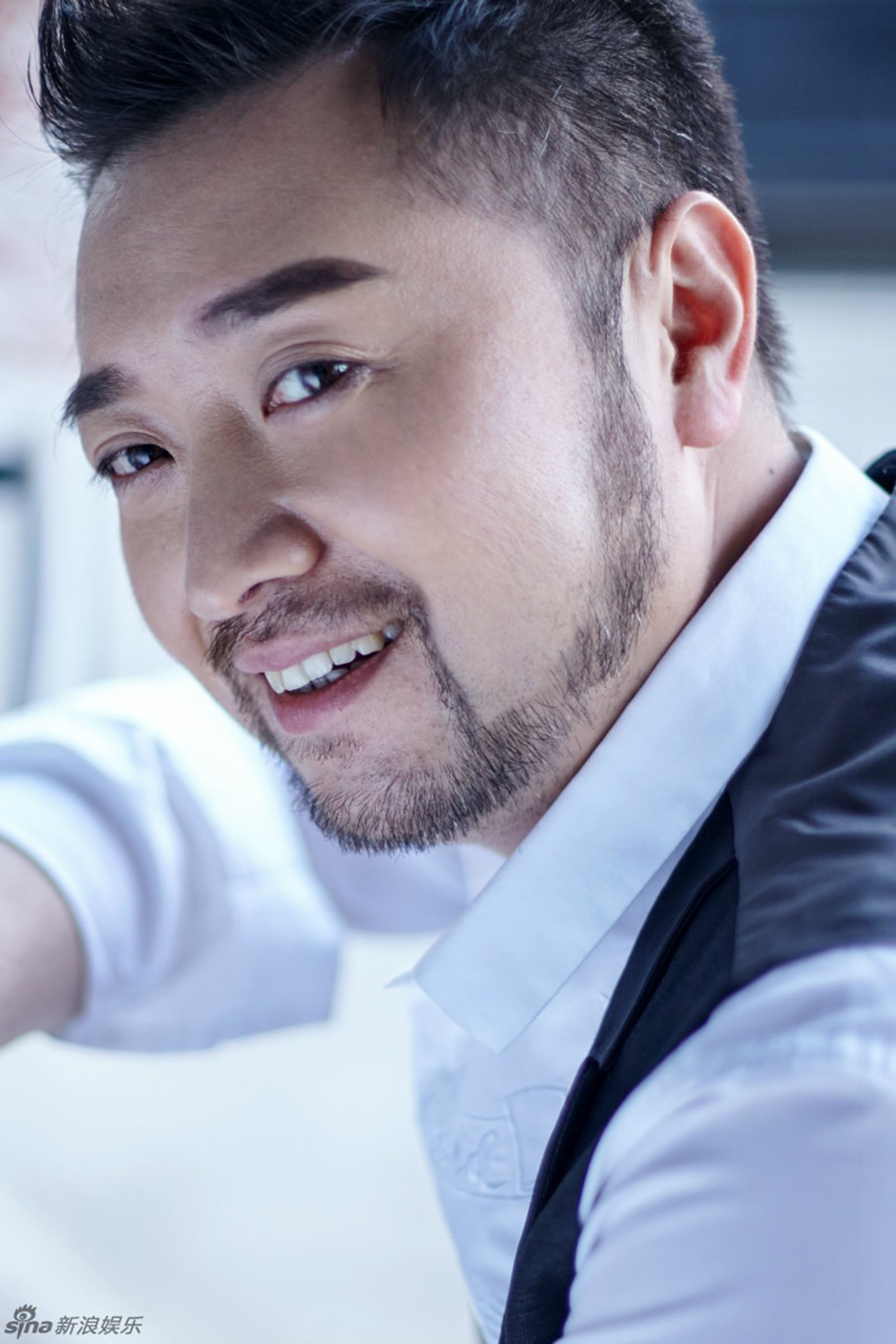 Ren Long: Ren Long backdrop