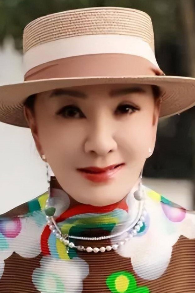 Hsia Tai-feng backdrop