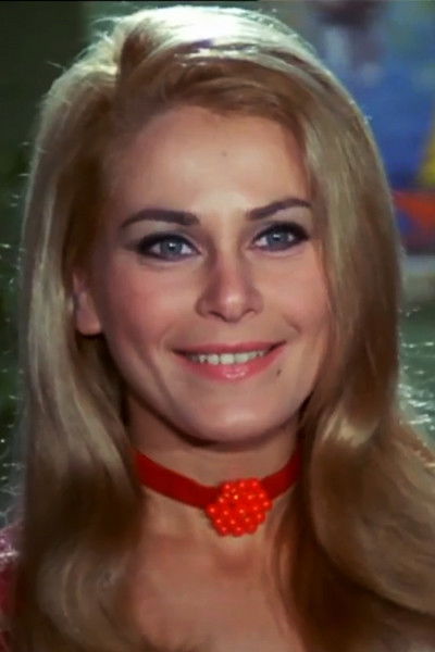 Eleni Erimou backdrop