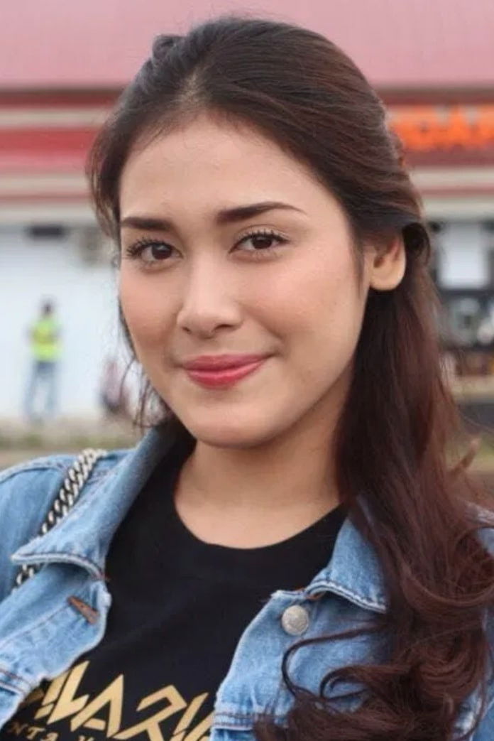 Andania Suri backdrop