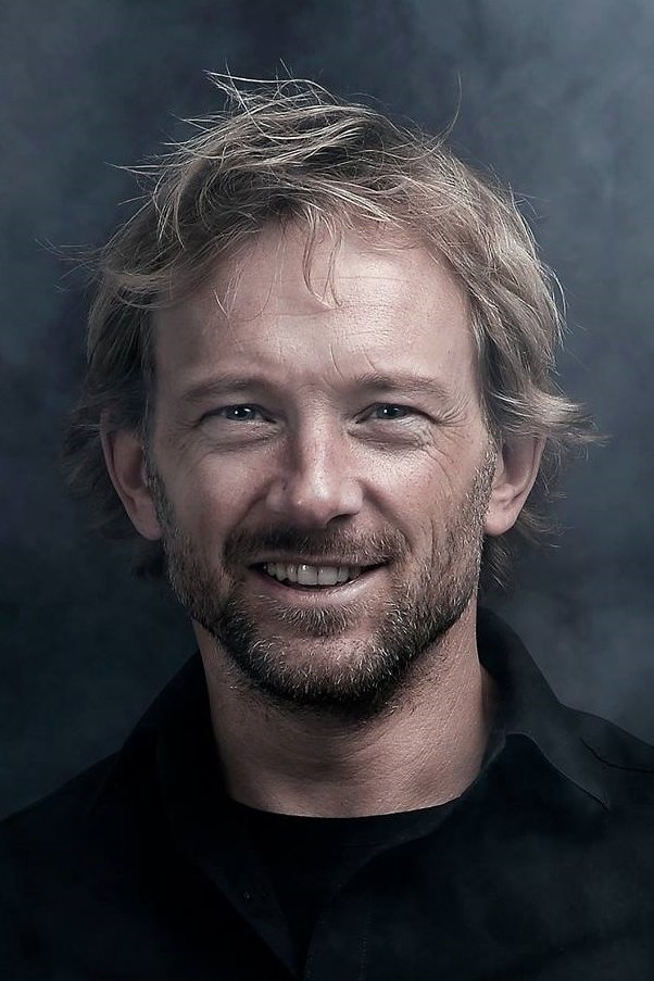 Richard de Maaré backdrop