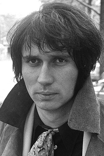 Éric Charden backdrop