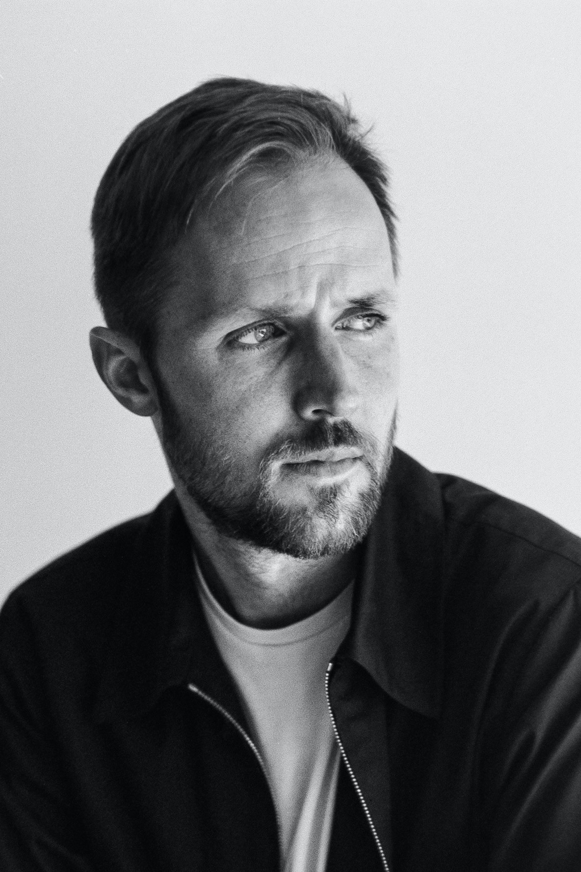 Džoshua Džuliano backdrop