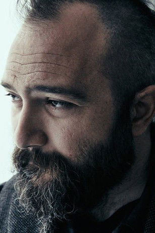 Luca Della Grotta backdrop