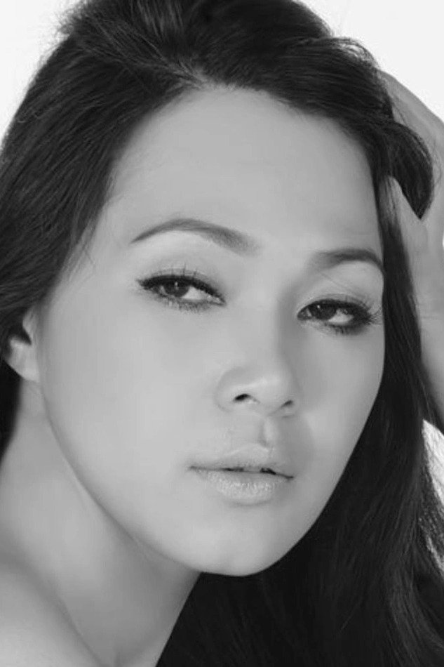 Đinh Y Nhung backdrop