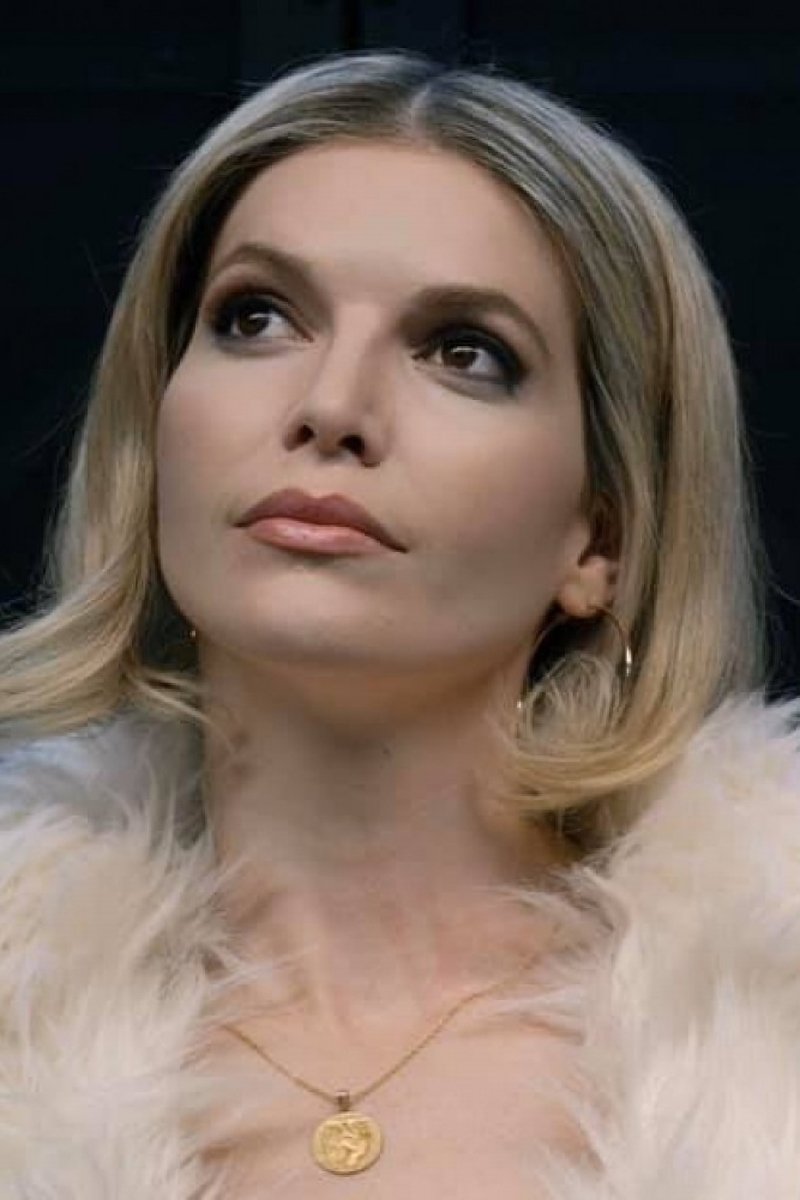 Eliza Bonev backdrop