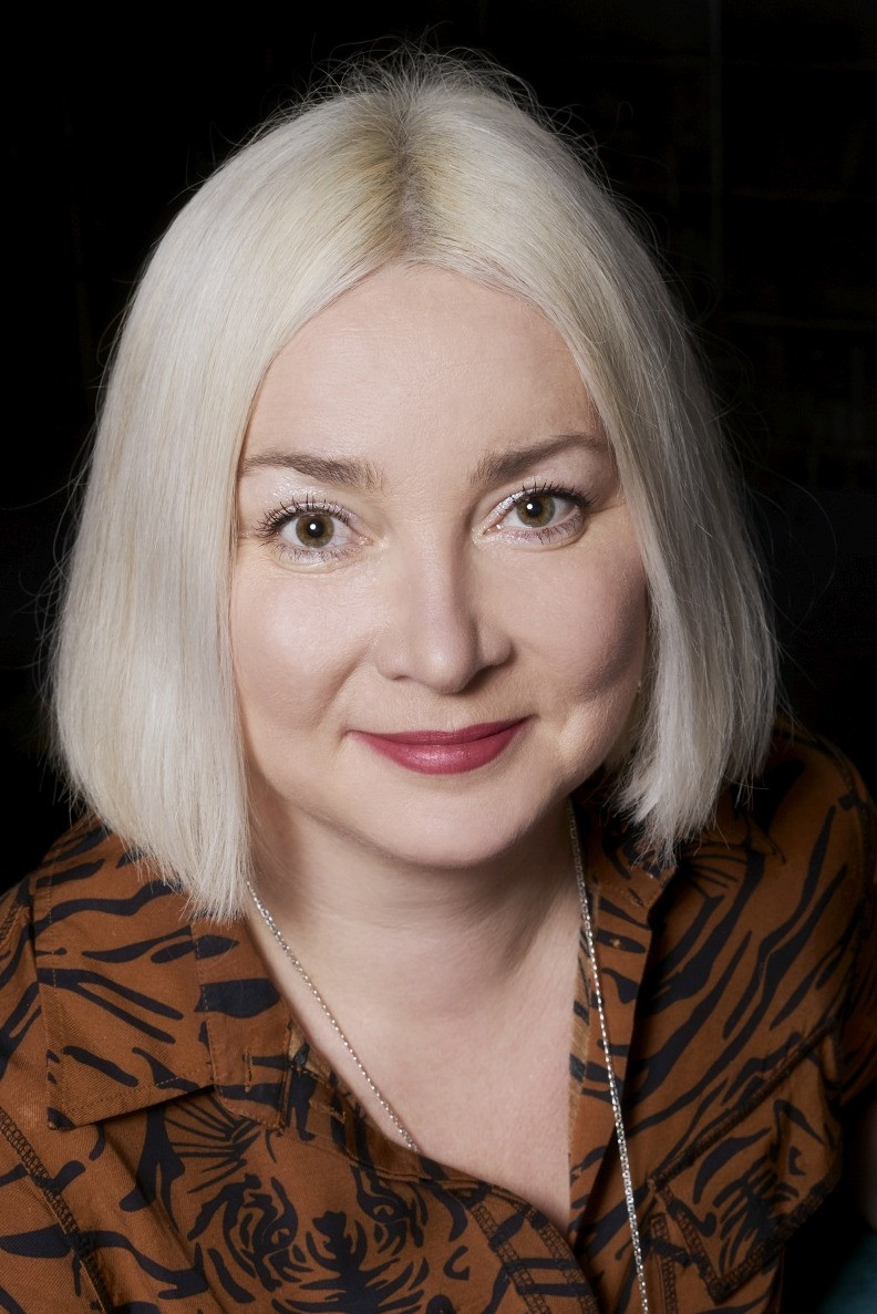 Margit Lillak backdrop