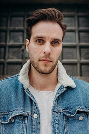 Karol Olszewski backdrop