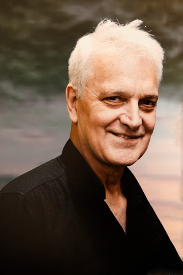 Héctor Calori backdrop