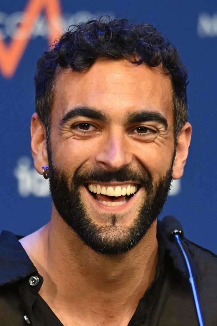 Marco Mengoni backdrop