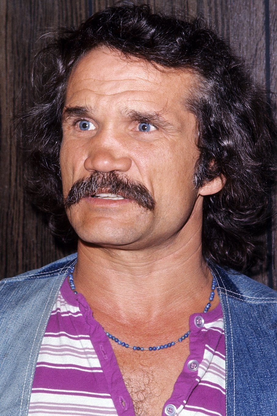 Çarls Dierkop backdrop